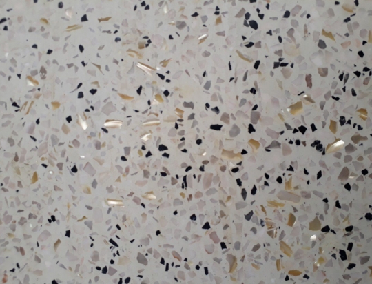 Điểm xà cừ trắng