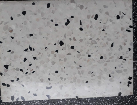 Đá mài màu trắng điểm đen